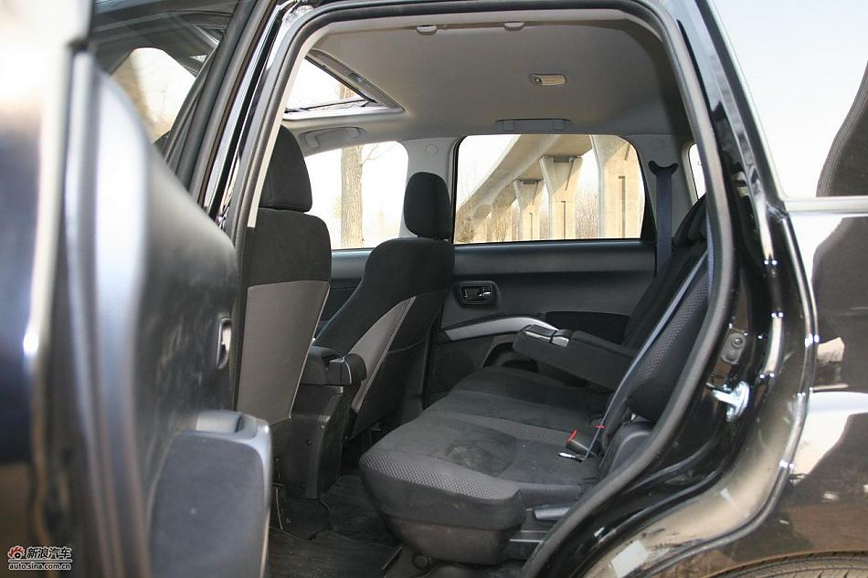 三菱欧蓝德EX劲界2.0运动版内饰及细节