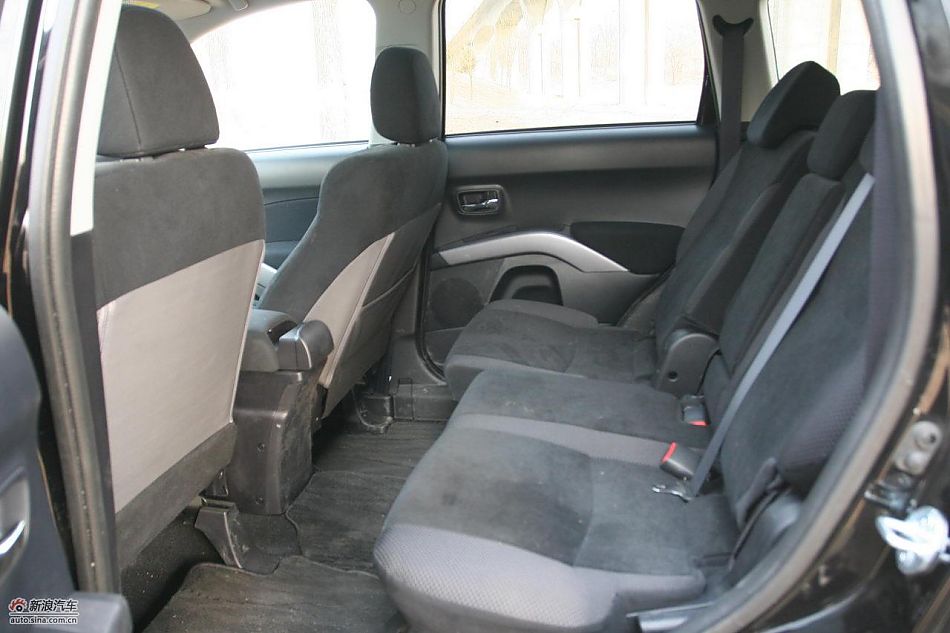 三菱欧蓝德EX劲界2.0运动版内饰及细节