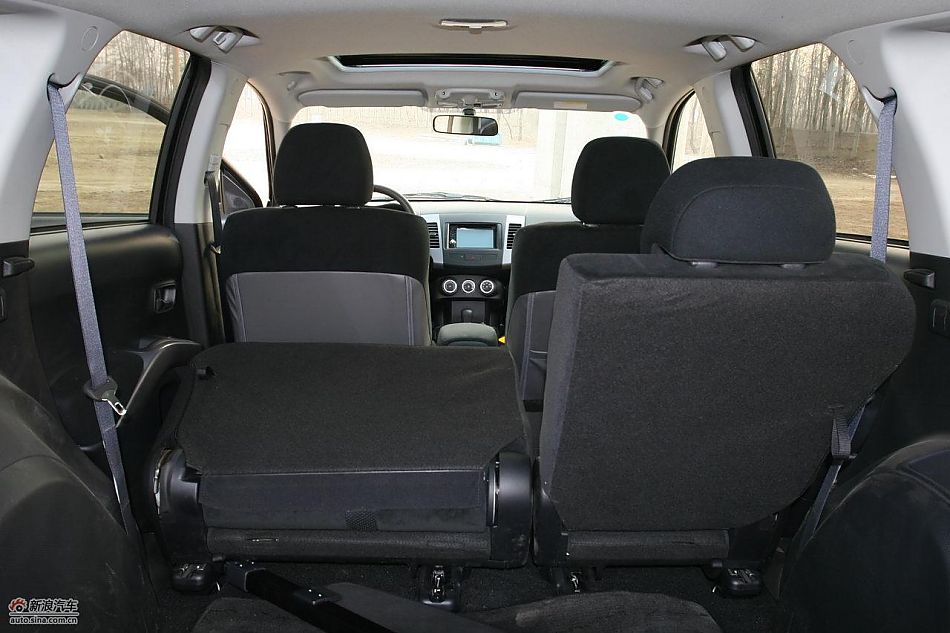 三菱欧蓝德EX劲界2.0运动版内饰及细节