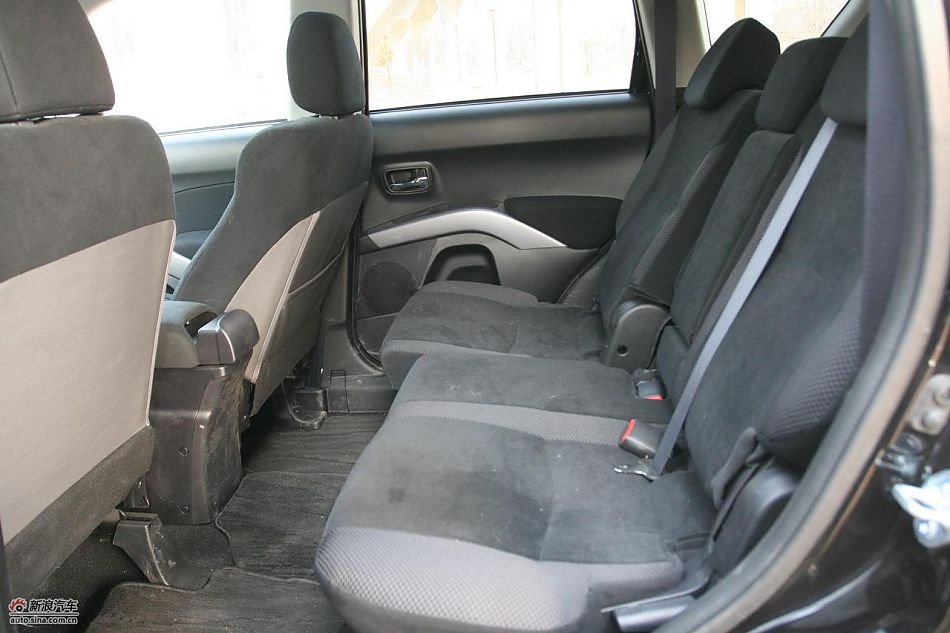 三菱欧蓝德EX劲界2.0运动版内饰及细节