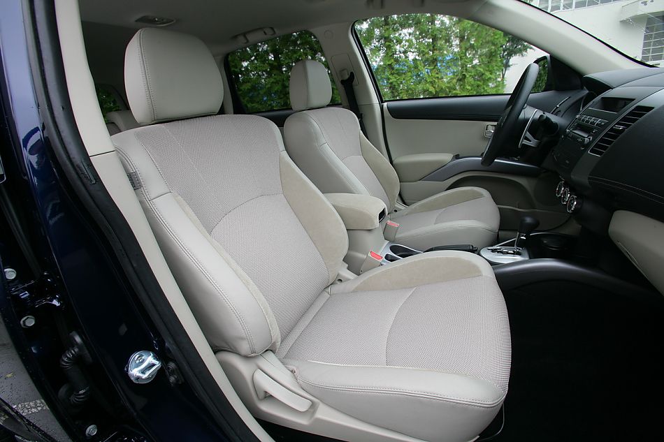 2010款三菱欧蓝德内饰资料图