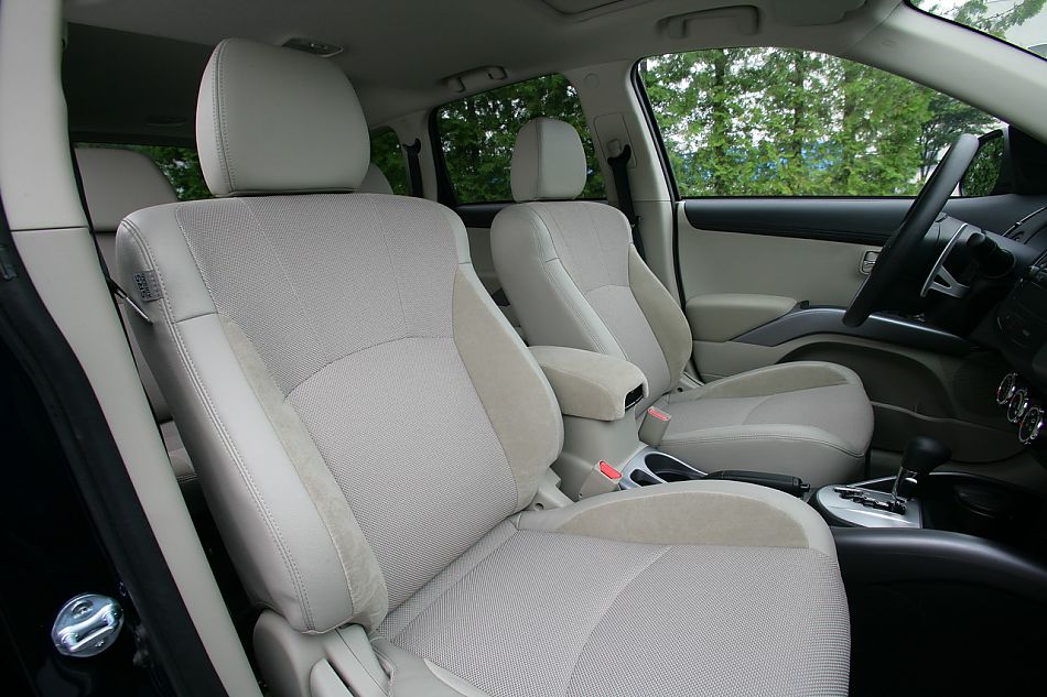 2010款三菱欧蓝德内饰资料图