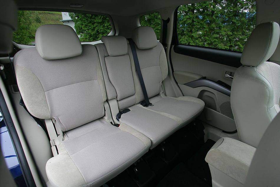 2010款三菱欧蓝德内饰资料图