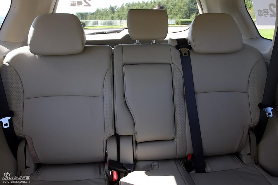 2010款三菱欧蓝德EX内饰实拍图