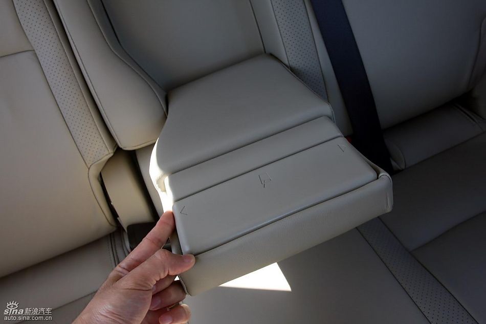 2010款三菱欧蓝德EX内饰实拍图