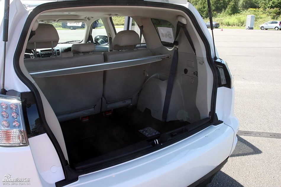 2010款三菱欧蓝德EX内饰实拍图