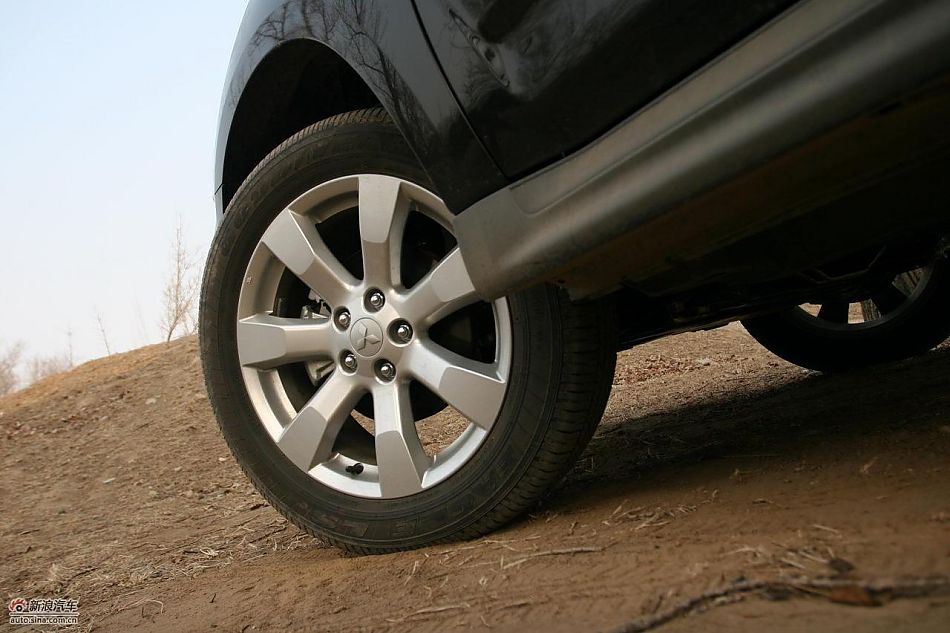 三菱欧蓝德EX劲界2.0运动版外观及细节