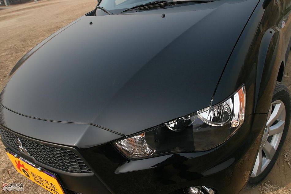 三菱欧蓝德EX劲界2.0运动版外观及细节