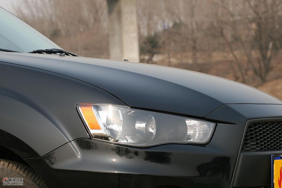 三菱欧蓝德EX劲界2.0运动版外观及细节