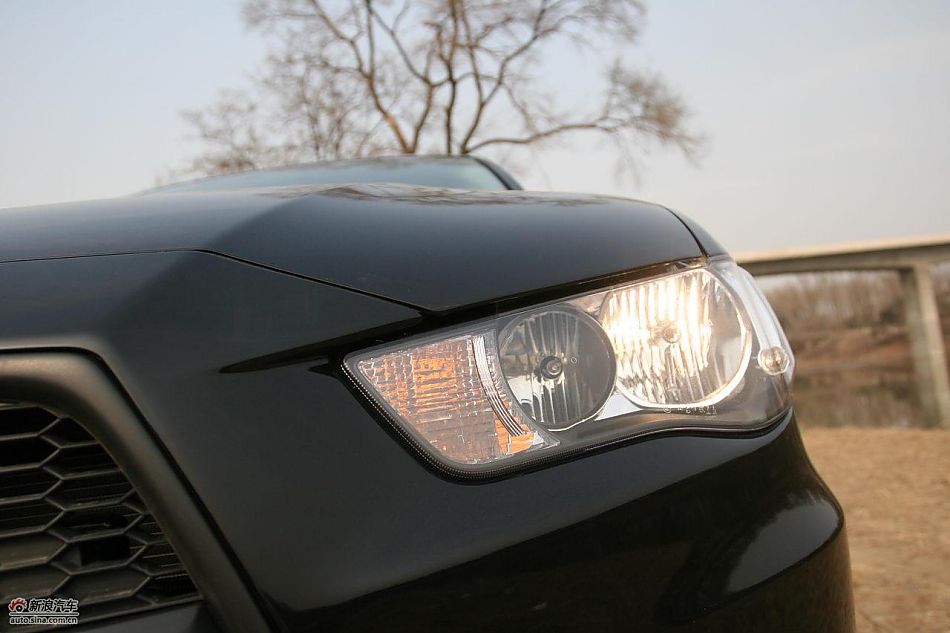 三菱欧蓝德EX劲界2.0运动版外观及细节