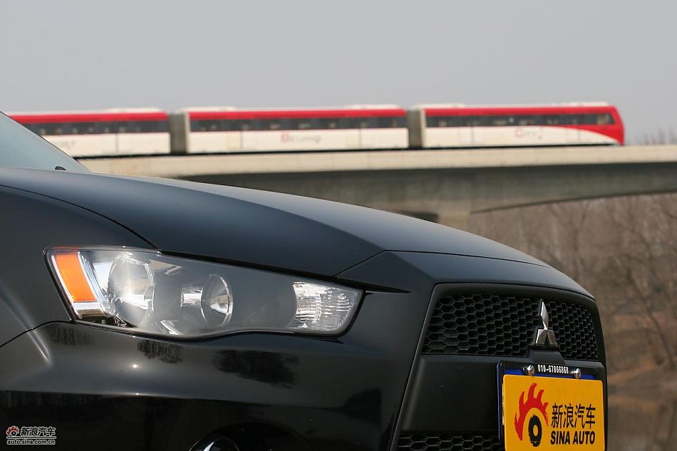 三菱欧蓝德EX劲界2.0运动版外观及细节