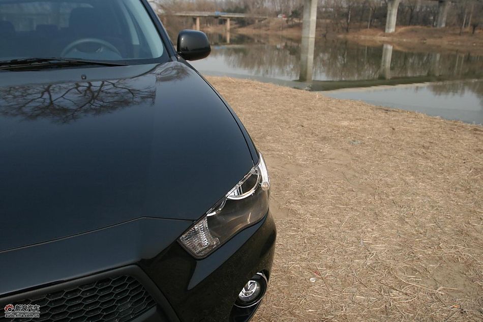 三菱欧蓝德EX劲界2.0运动版外观及细节