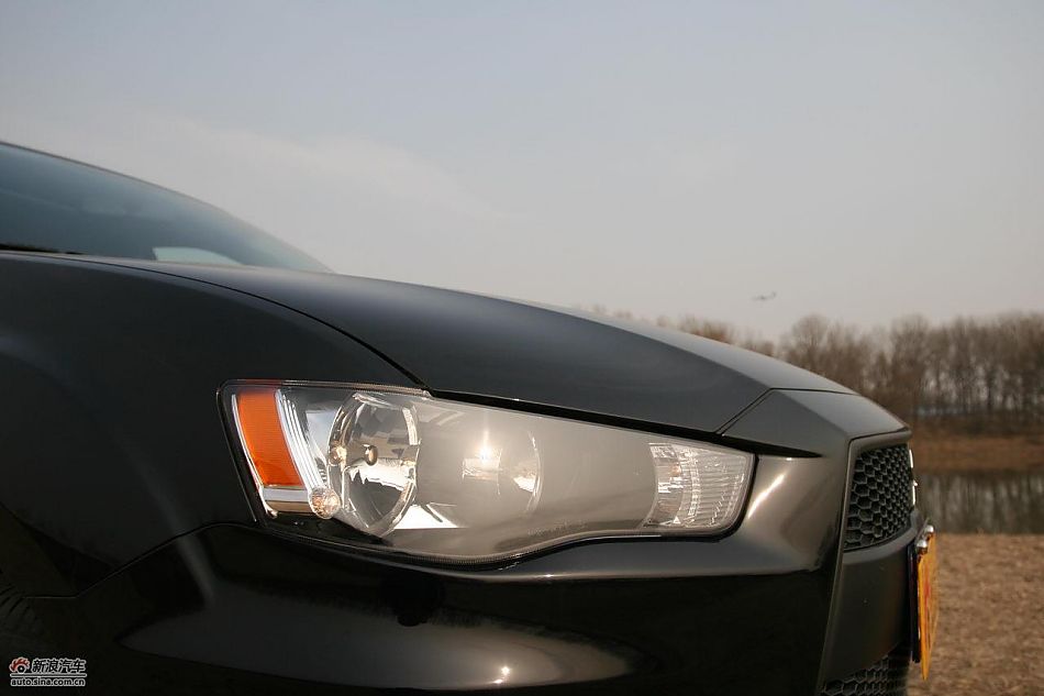 三菱欧蓝德EX劲界2.0运动版外观及细节