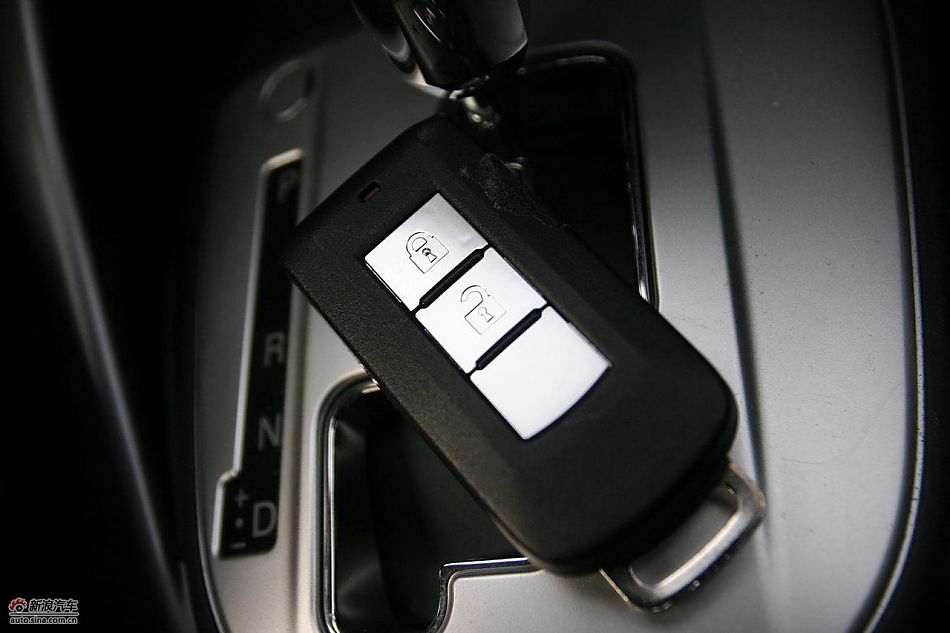 三菱欧蓝德EX劲界2.0运动版内饰及细节