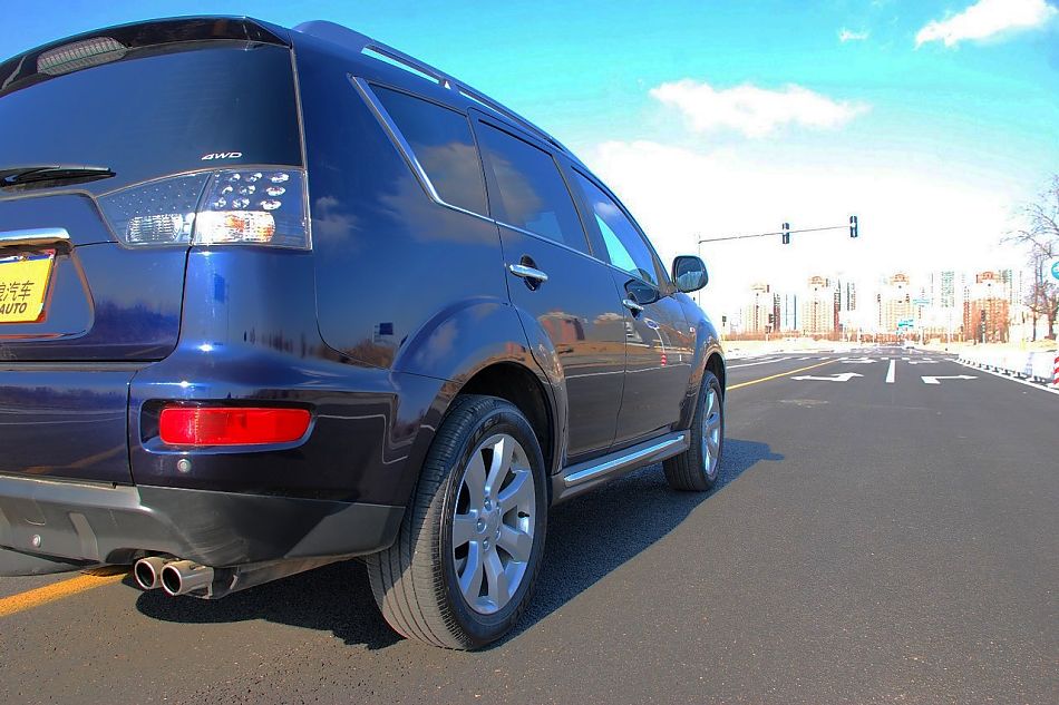 2010款欧蓝德EX3.0精英GT版外观实拍