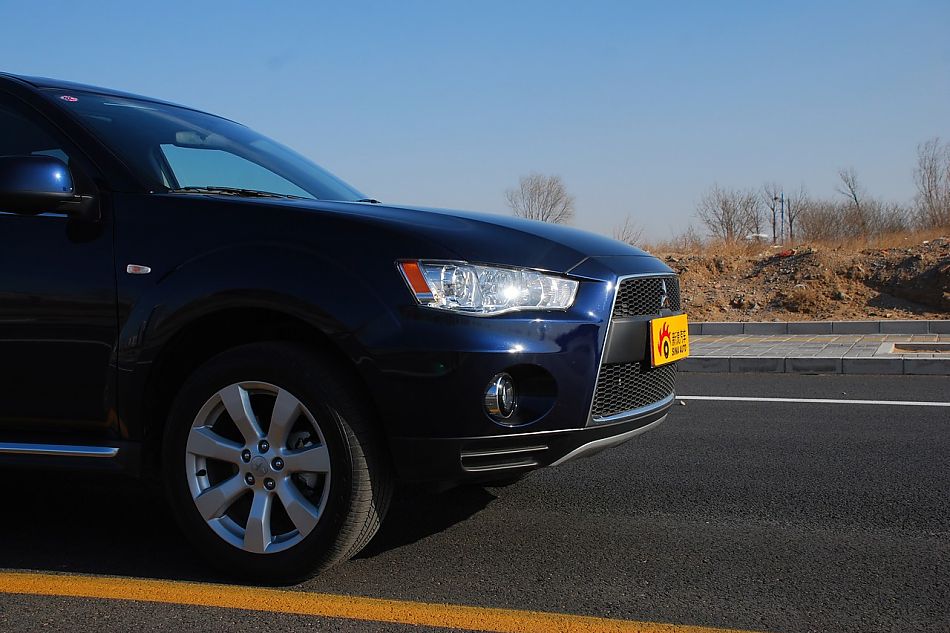 2010款欧蓝德EX3.0精英GT版外观实拍