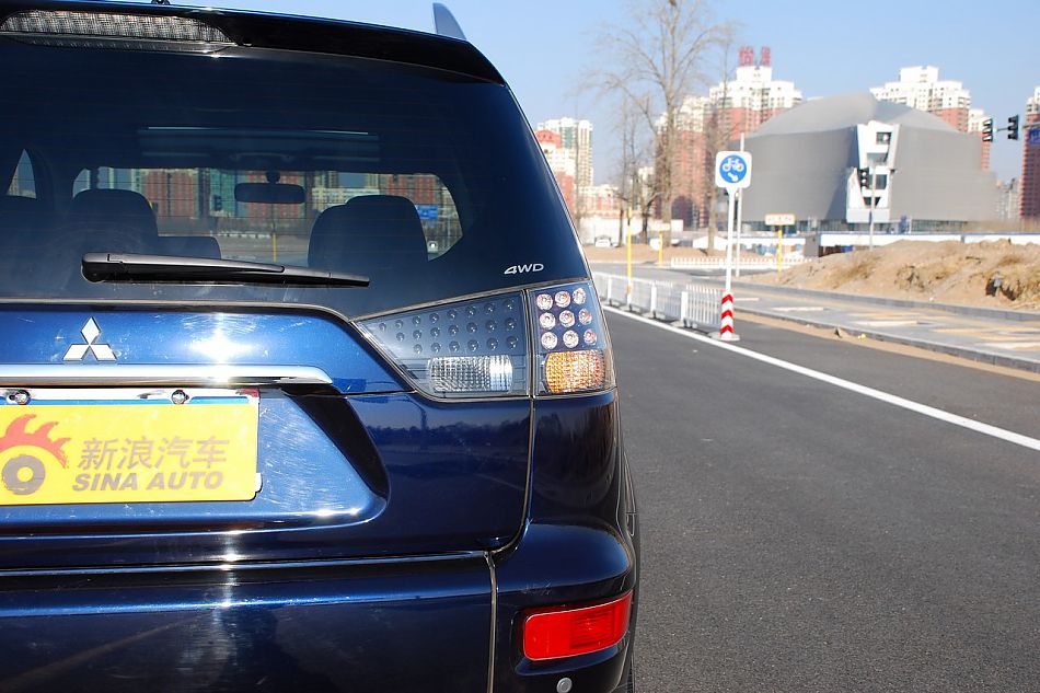 2010款欧蓝德EX3.0精英GT版外观实拍