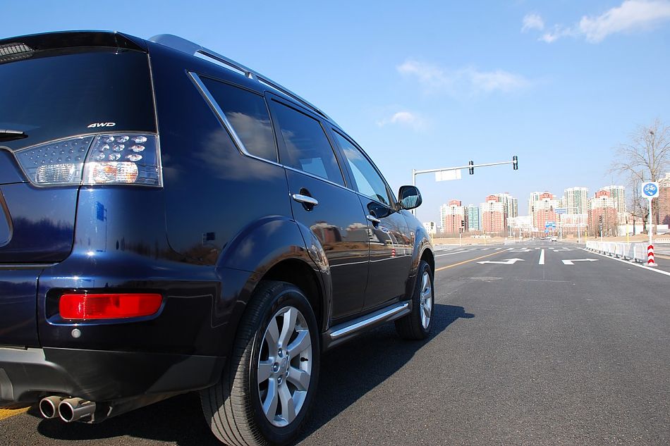 2010款欧蓝德EX3.0精英GT版外观实拍