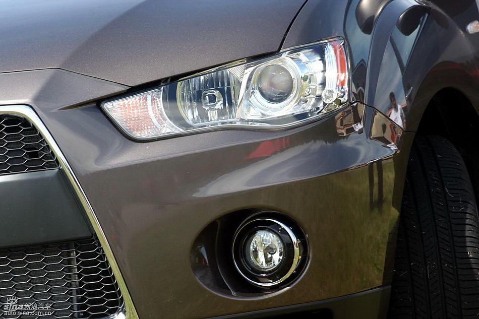 2010款三菱欧蓝德EX外观实拍图