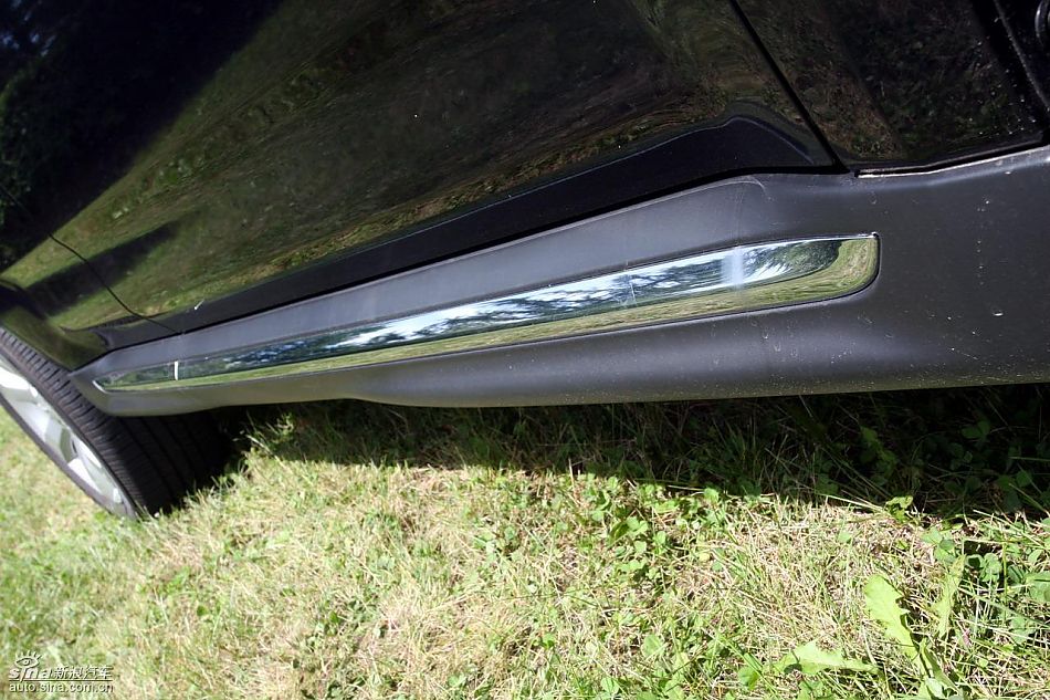 2010款三菱欧蓝德EX外观实拍图