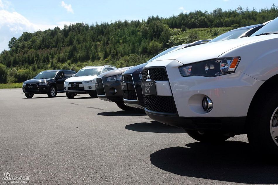 2010款三菱欧蓝德EX外观实拍图