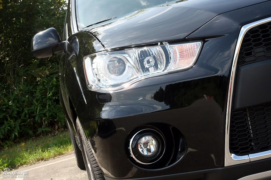 2010款三菱欧蓝德EX外观实拍图