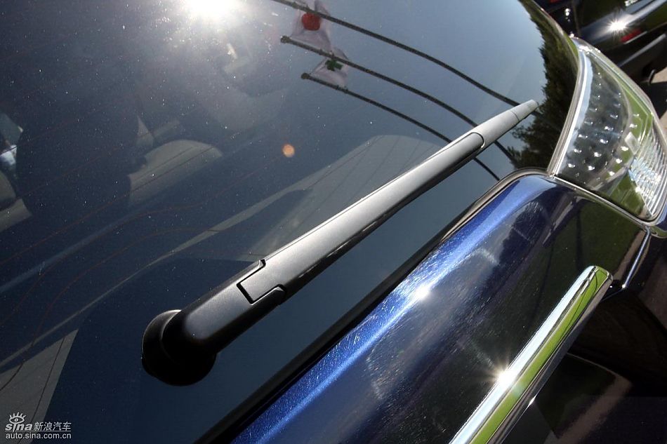 2010款三菱欧蓝德EX外观实拍图