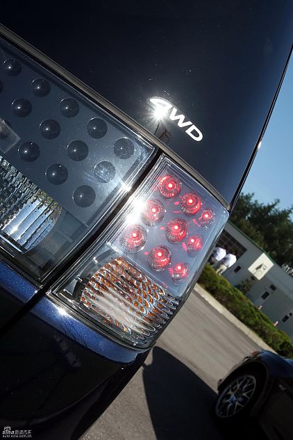 2010款三菱欧蓝德EX外观实拍图