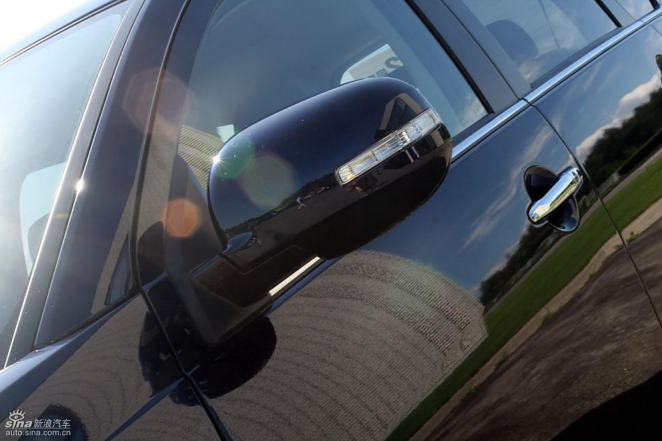 2010款三菱欧蓝德EX外观实拍图