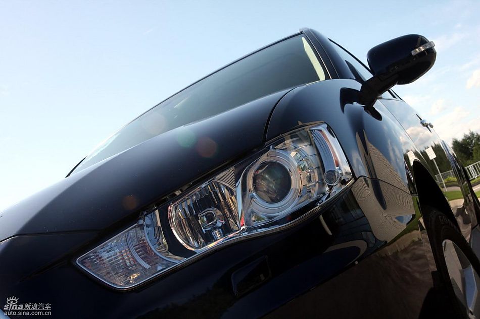 2010款三菱欧蓝德EX外观实拍图