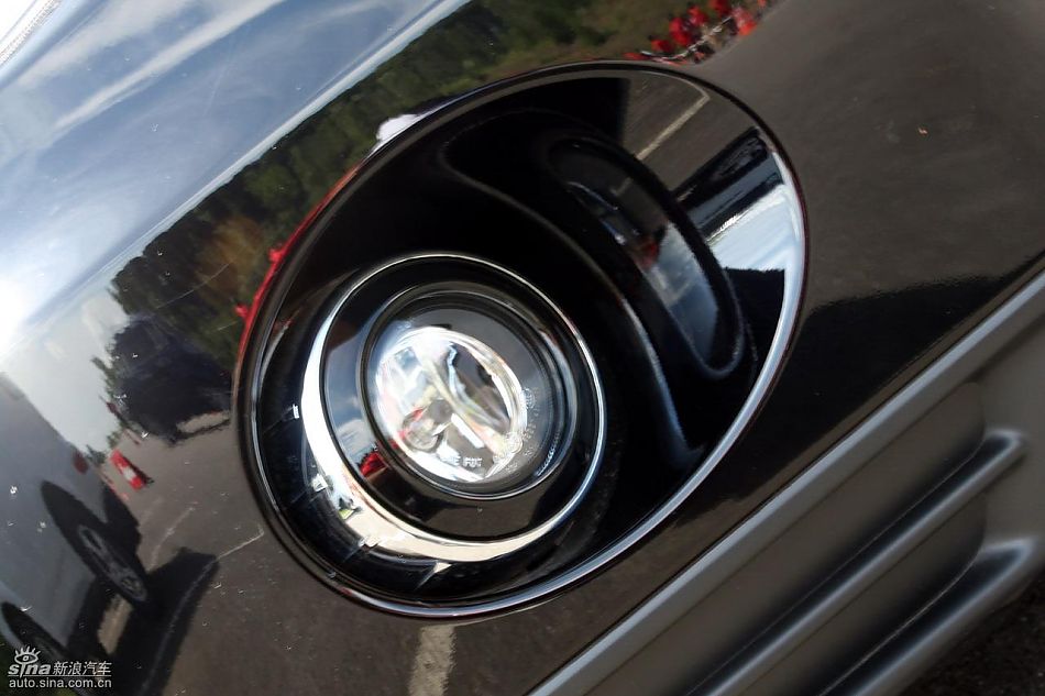 2010款三菱欧蓝德EX外观实拍图