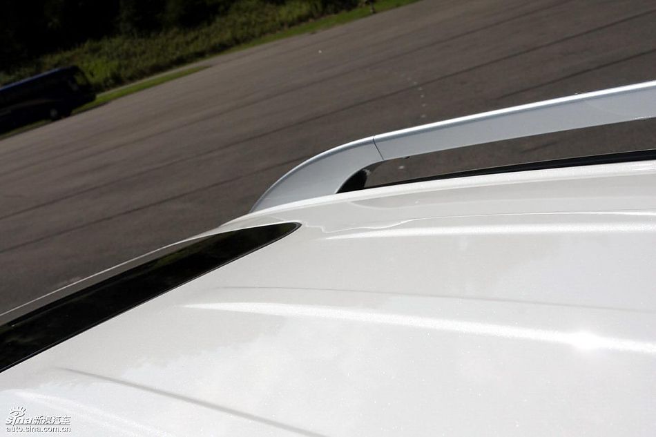 2010款三菱欧蓝德EX外观实拍图