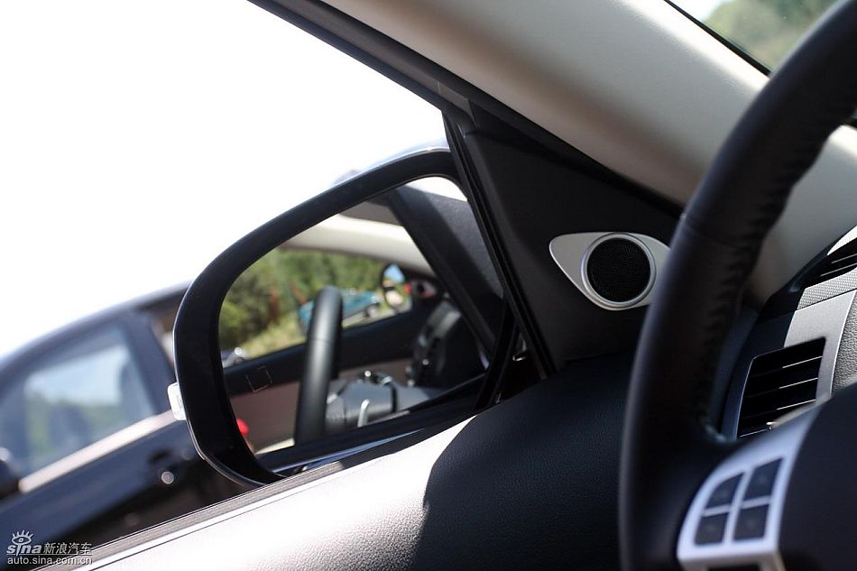 2010款三菱欧蓝德EX内饰实拍图