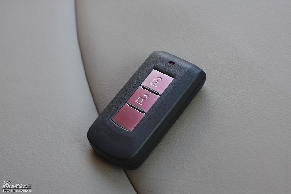 2010款三菱欧蓝德EX实拍图