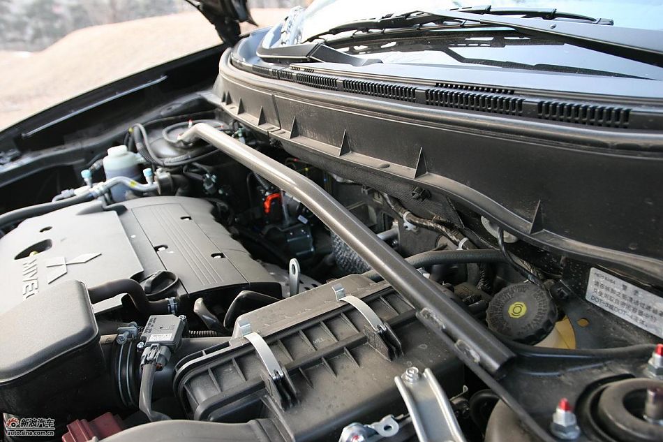 欧蓝德EX劲界2.0运动版发动机与底盘