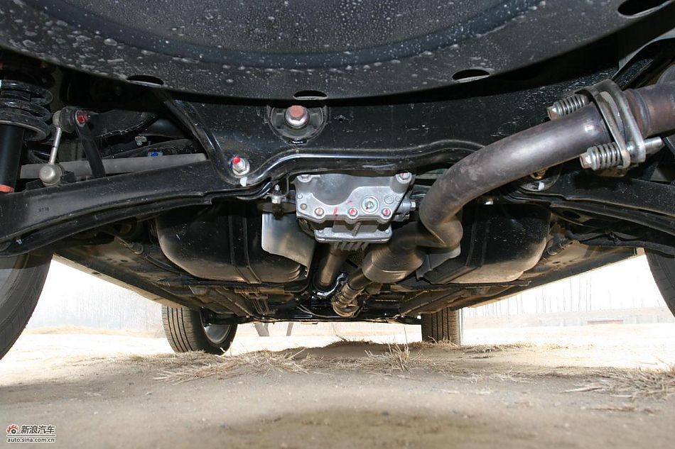 欧蓝德EX劲界2.0运动版发动机与底盘