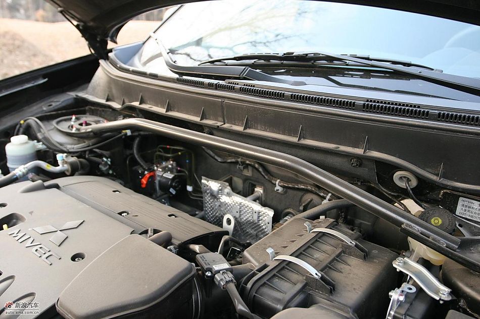 欧蓝德EX劲界2.0运动版发动机与底盘