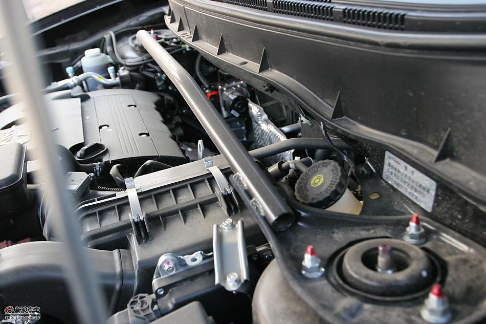 欧蓝德EX劲界2.0运动版发动机与底盘