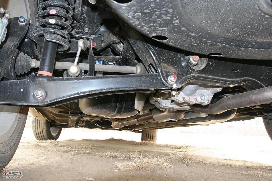 欧蓝德EX劲界2.0运动版发动机与底盘