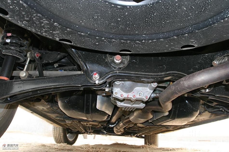 欧蓝德EX劲界2.0运动版发动机与底盘