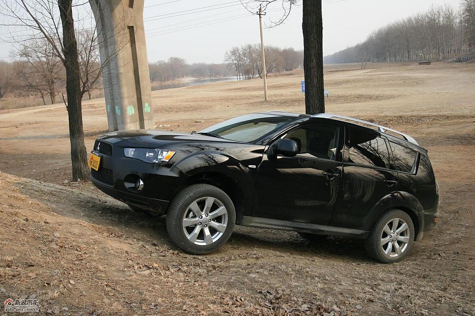 三菱欧蓝德EX劲界2.0运动版四驱体验