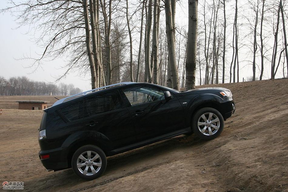 三菱欧蓝德EX劲界2.0运动版四驱体验