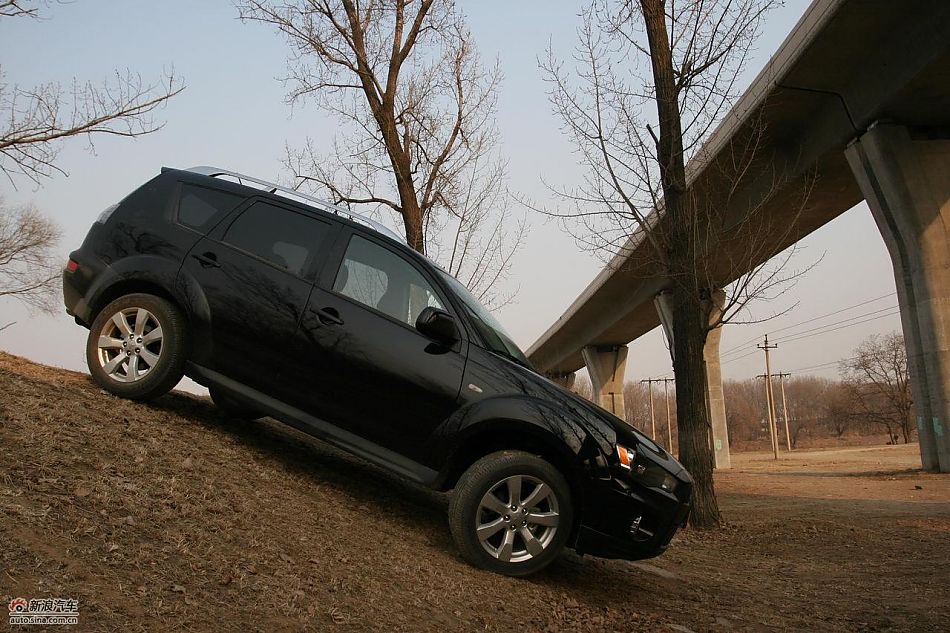 三菱欧蓝德EX劲界2.0运动版四驱体验