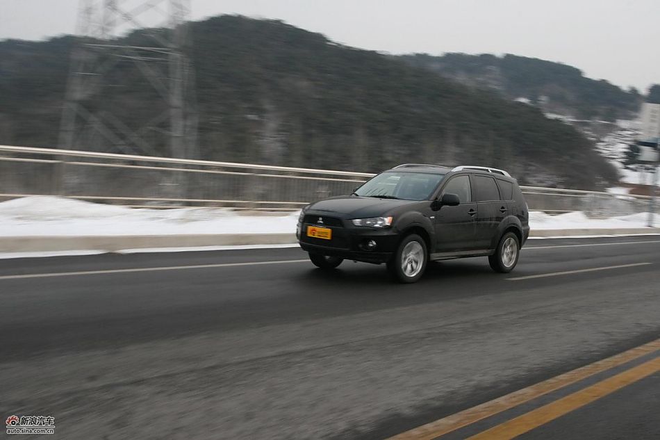 三菱欧蓝德EX劲界2.0运动版动态