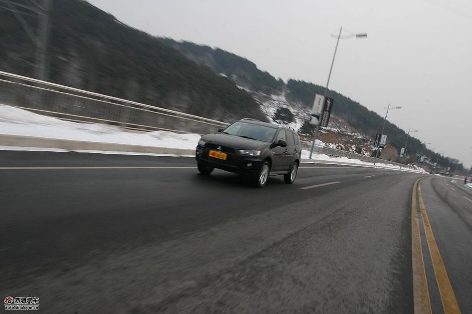 三菱欧蓝德EX劲界2.0运动版动态