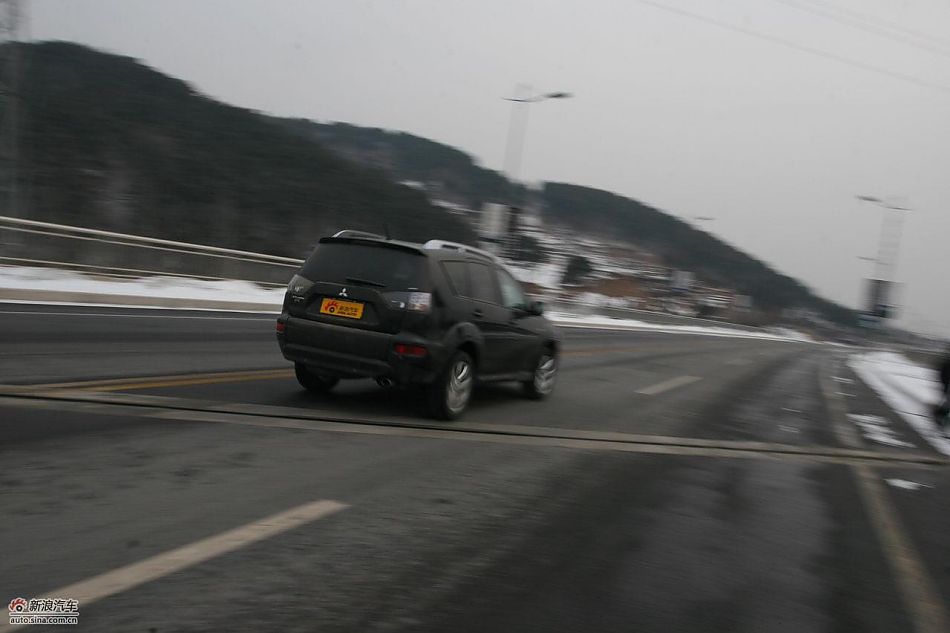 三菱欧蓝德EX劲界2.0运动版动态