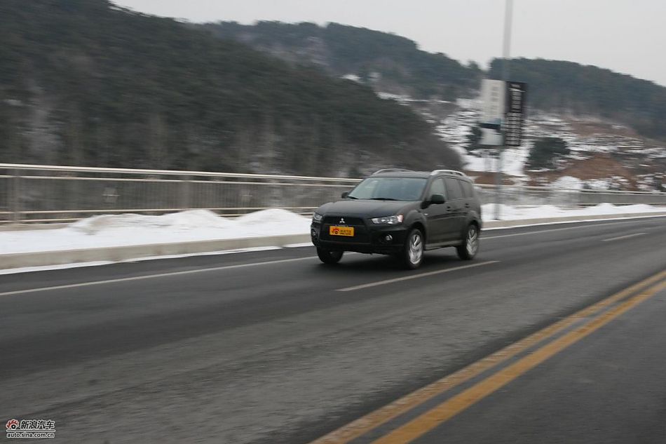 三菱欧蓝德EX劲界2.0运动版动态
