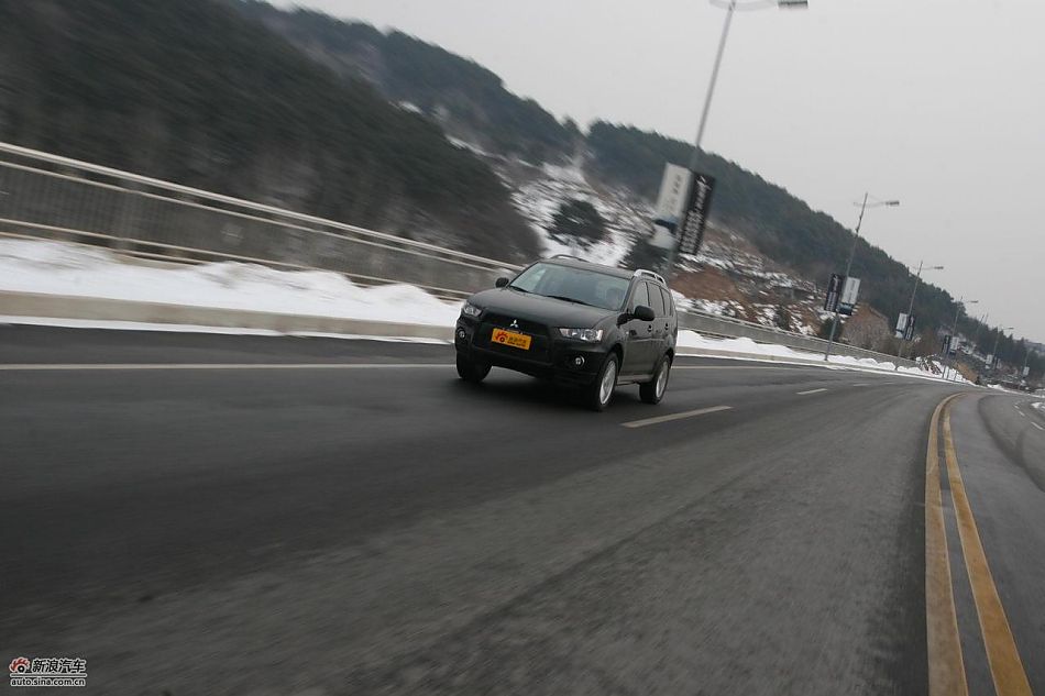 三菱欧蓝德EX劲界2.0运动版动态