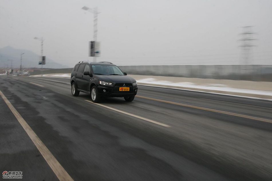 三菱欧蓝德EX劲界2.0运动版动态