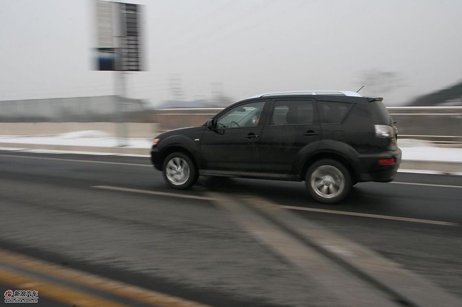 三菱欧蓝德EX劲界2.0运动版动态